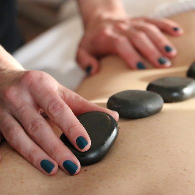 Massage aux pierres chaudes